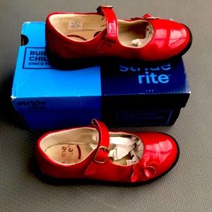 Girls size 12.5 US Red flowered MaryJane shoes